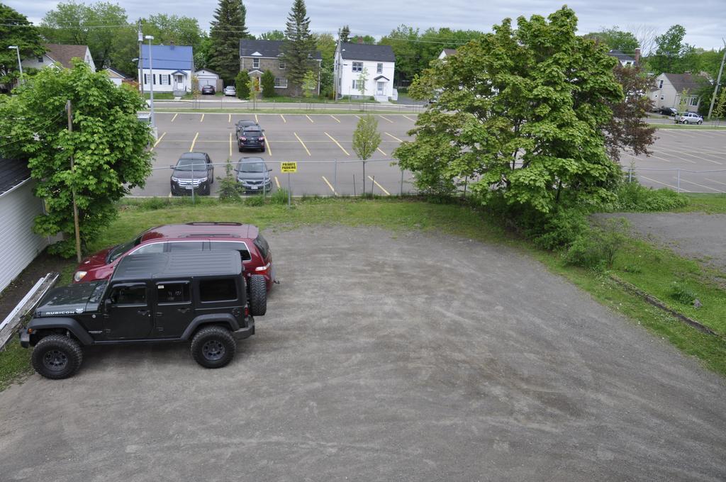 Moncton Suites - Apartments Across Georges Dumont エクステリア 写真