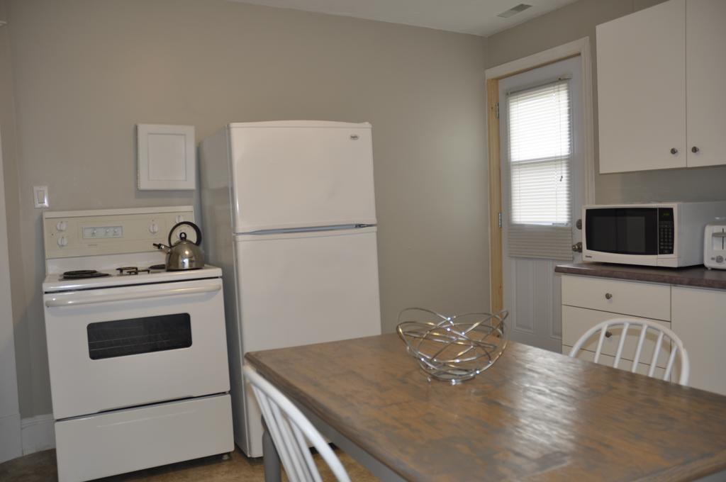 Moncton Suites - Apartments Across Georges Dumont エクステリア 写真