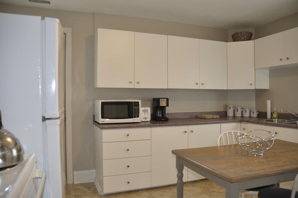 Moncton Suites - Apartments Across Georges Dumont エクステリア 写真