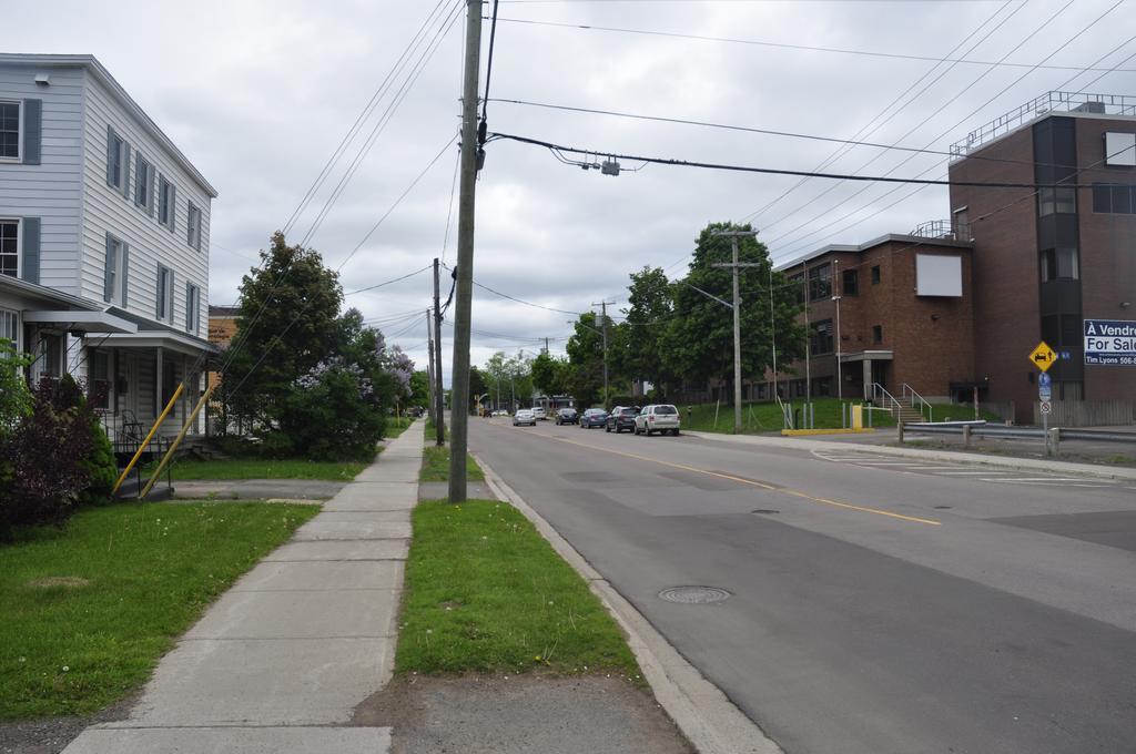 Moncton Suites - Apartments Across Georges Dumont エクステリア 写真
