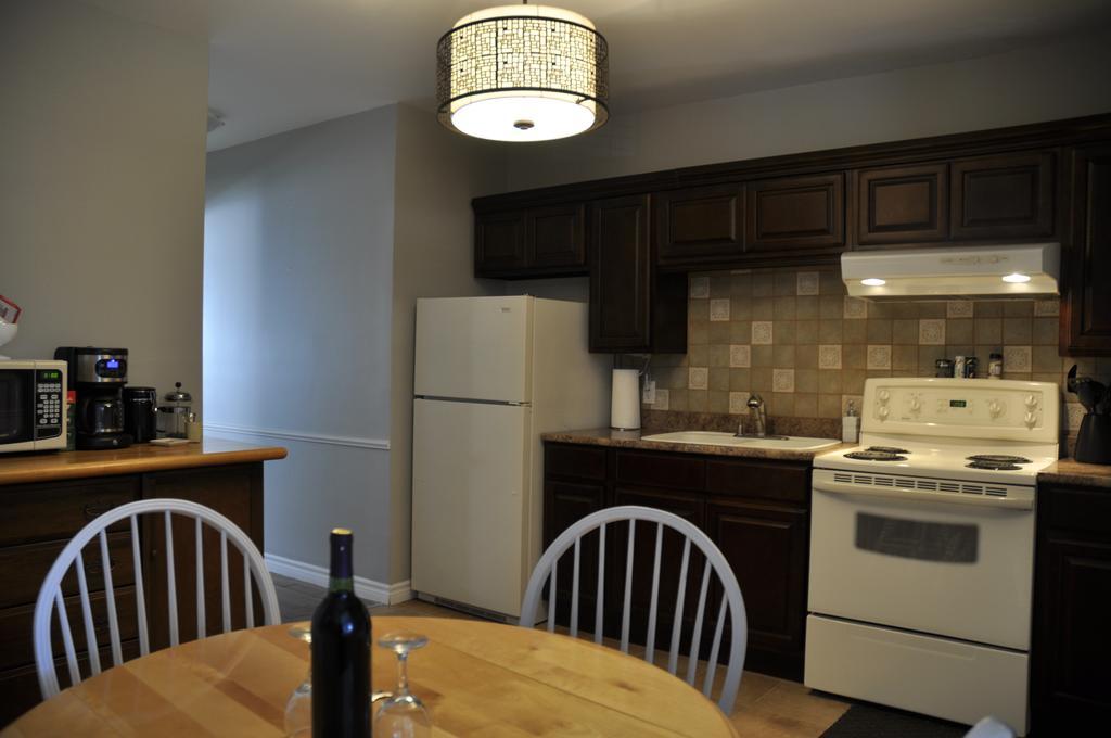 Moncton Suites - Apartments Across Georges Dumont エクステリア 写真