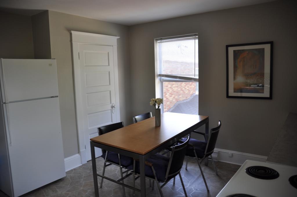 Moncton Suites - Apartments Across Georges Dumont エクステリア 写真