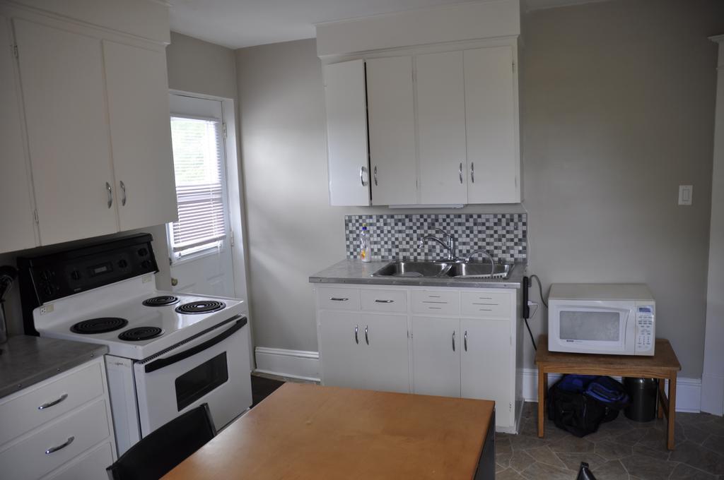 Moncton Suites - Apartments Across Georges Dumont エクステリア 写真