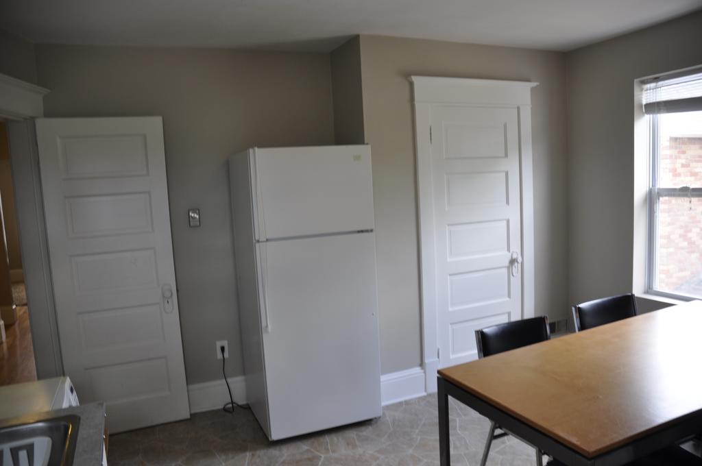 Moncton Suites - Apartments Across Georges Dumont エクステリア 写真