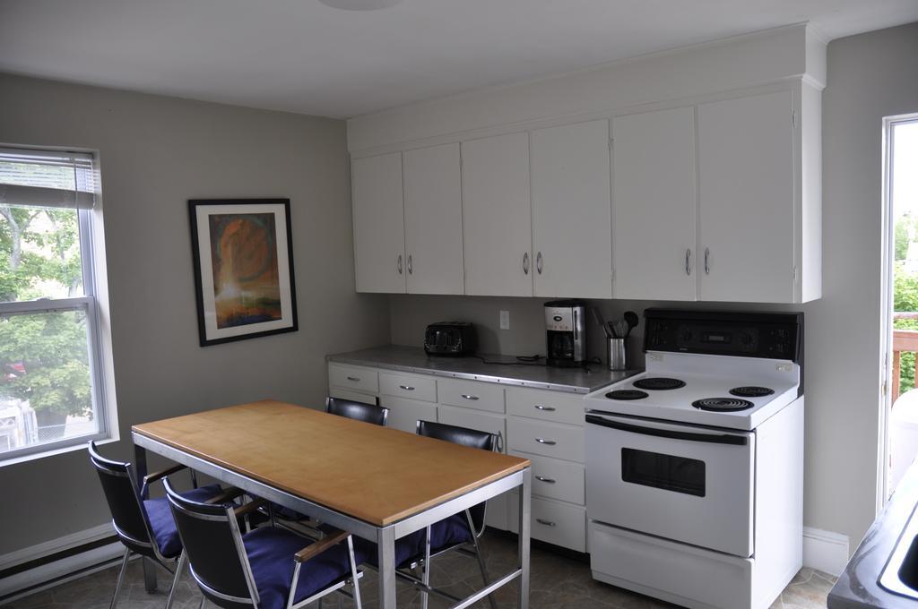Moncton Suites - Apartments Across Georges Dumont エクステリア 写真
