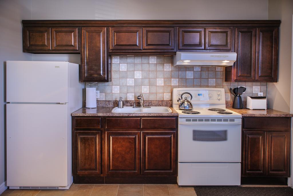 Moncton Suites - Apartments Across Georges Dumont エクステリア 写真