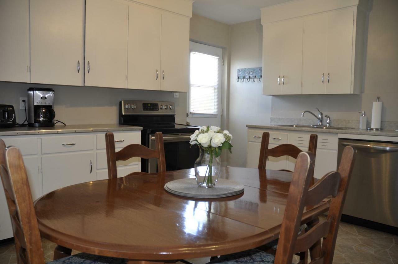 Moncton Suites - Apartments Across Georges Dumont エクステリア 写真