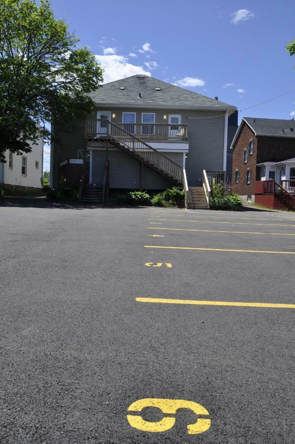 Moncton Suites - Apartments Across Georges Dumont エクステリア 写真