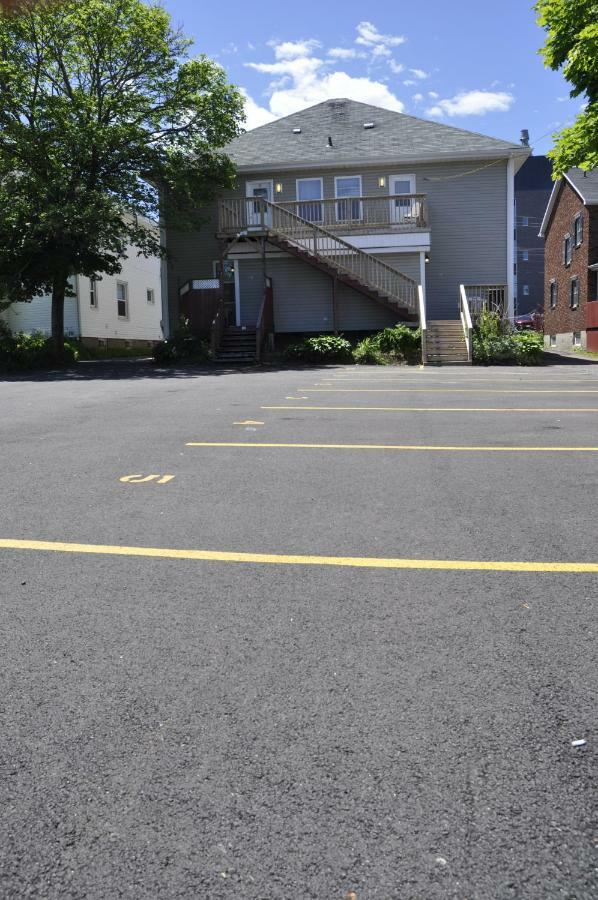 Moncton Suites - Apartments Across Georges Dumont エクステリア 写真